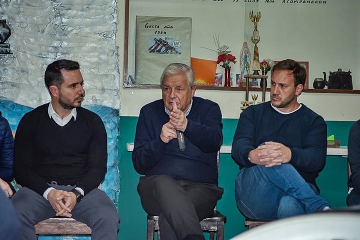 Lauritto en el acto y secundado por Aldo Álvarez y el concejal Pablo Bobino