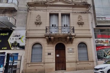 Meneguín adelantó los desafíos para rescatar la histórica biblioteca. Meneguín adelantó los desafíos para rescatar la histórica biblioteca.