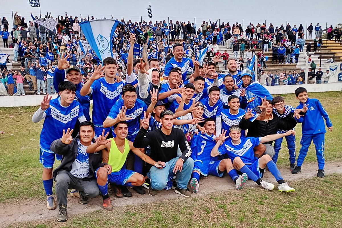 Santa Mar&iacute;a festej&oacute; su victoria ante Colegiales.