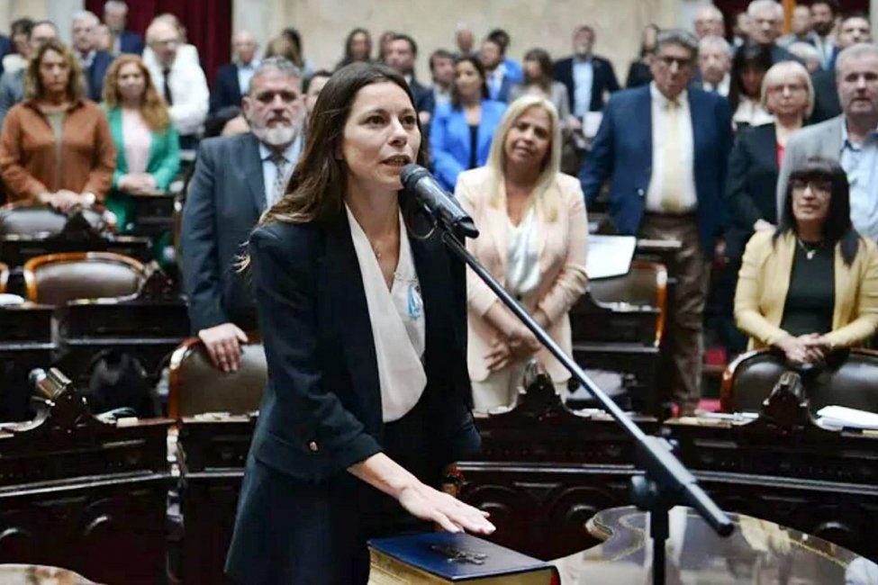 La diputada Ballejos habló sobre su jura, el respaldo al veto de Milei y los temas que impulsará desde su banca