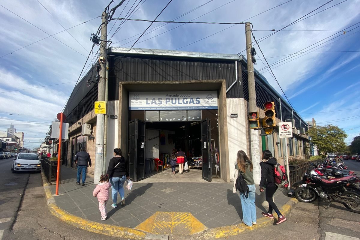 El Mercado de Pulgas de Concordia cuenta con casi 100 puesteros.