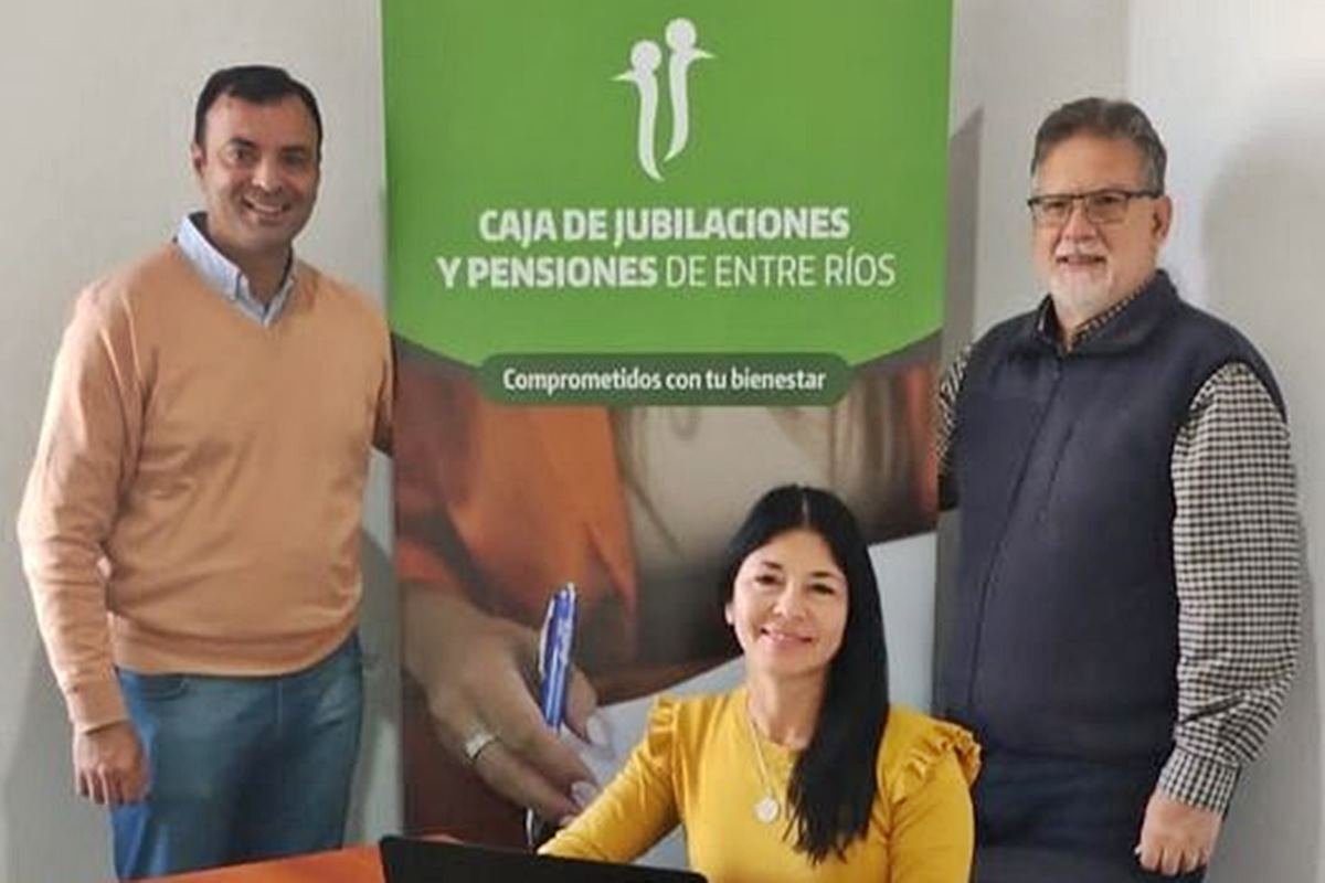 Benitez y Francolini inauguraron la delegación de la Caja de Jubilaciones. Benitez y Francolini inauguraron la delegación de la Caja de Jubilaciones.