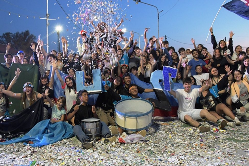 Los estudiantes concordienses concluyeron con éxito sus desfiles de carrozas
