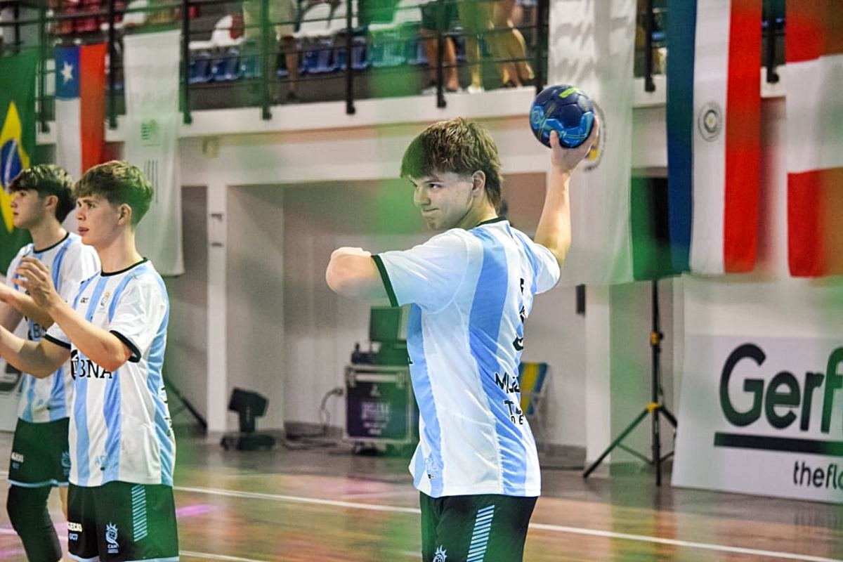 Bossio desmostr&oacute; su talento en la Seleeci&oacute;n de Handball.