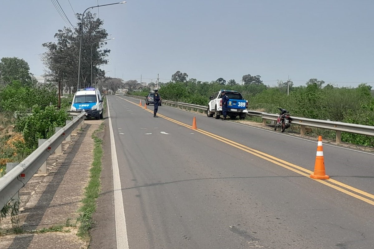 El motociclista de 19 años, fue hospitalizado. El motociclista de 19 años, fue hospitalizado.