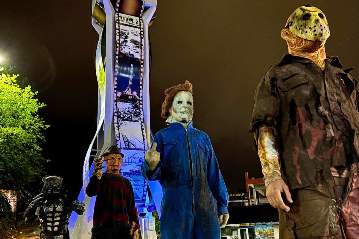 El joven organizador aportar&aacute; sus trajes para que puedan fotografiarse.