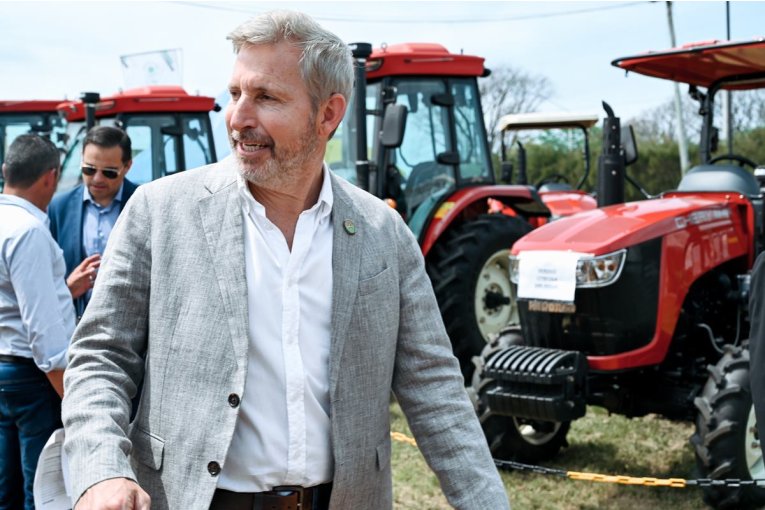 Frigerio confirmó que habrá &ldquo;excepción de distancias&rdquo; para fumigar y combatir la mosca de la fruta