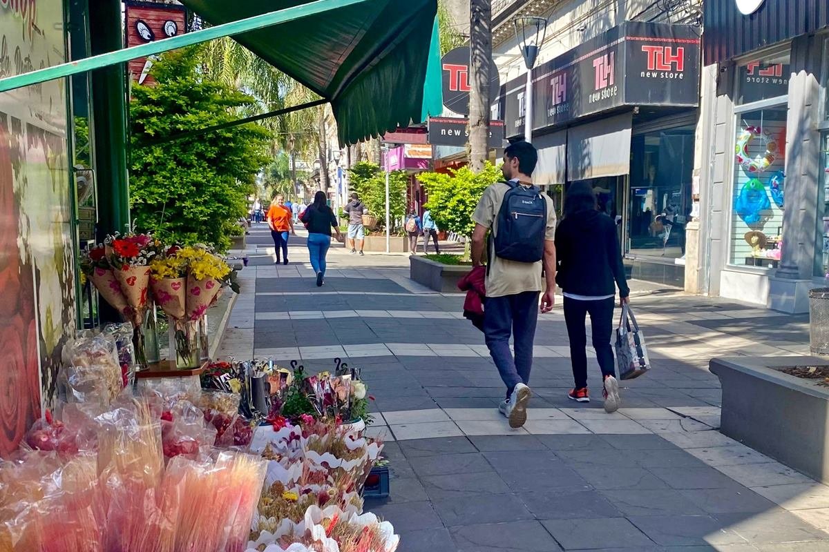 La mayoría de comercios con sus puertas abiertas en este viernes 11 de octubre La mayoría de comercios con sus puertas abiertas en este viernes 11 de octubre