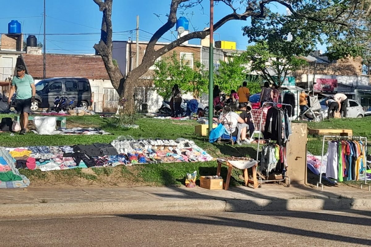 Feriantes de la plazoleta Primera Junta de Concordia Feriantes de la plazoleta Primera Junta de Concordia