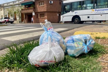 Basura acumulada por los vecinos en la esquina de San Luis y Alem Basura acumulada por los vecinos en la esquina de San Luis y Alem