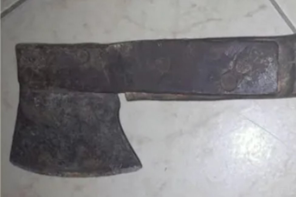 Un hombre de la región atacó con un hacha a su ex pareja y luego se entregó a la policía