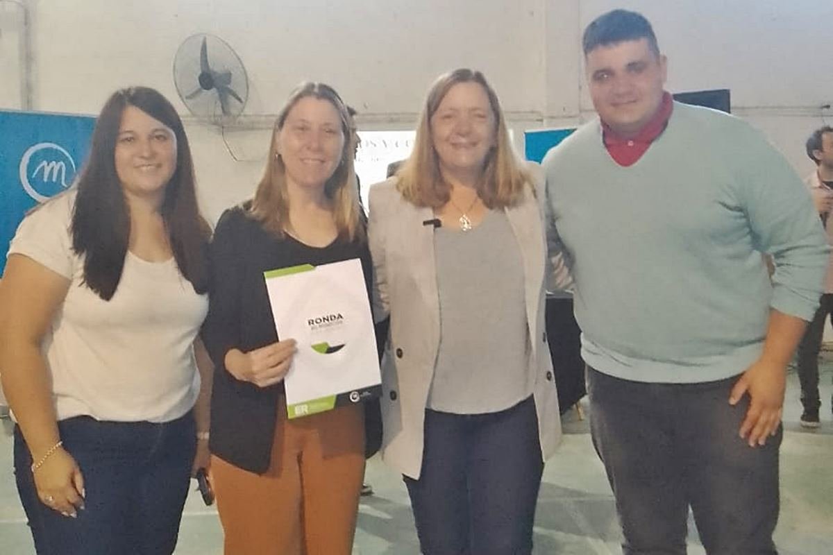 Andrea Imoberdorff, presidenta municipal, firm&oacute; nuevos convenios.