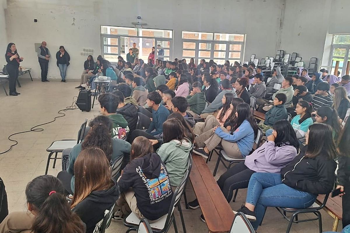 La presentaci&oacute;n se realiz&oacute; en la escuela  Aurora del Yeru&aacute;