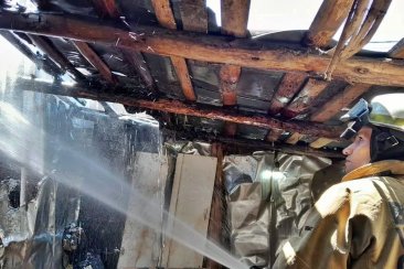 El siniestro dejó importantes daños materiales en el inmueble. El siniestro dejó importantes daños materiales en el inmueble.