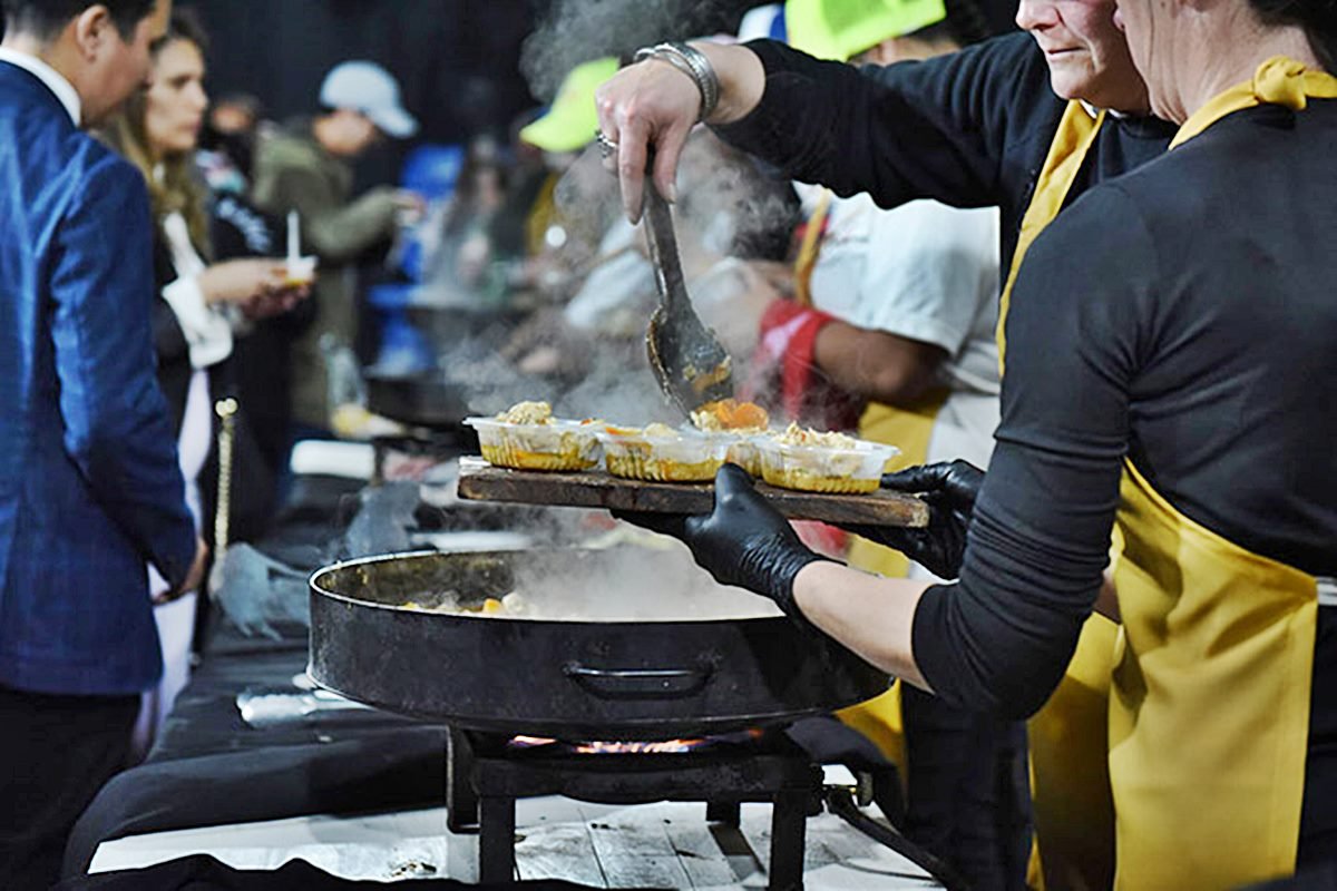 El arroz con pollo es el plato emblema de la Fiesta de la Avicultura, en Crespo.