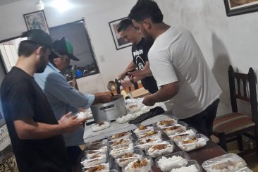 La Fundación en pleno trabajo para asistir a personas en situación de calle. La Fundación en pleno trabajo para asistir a personas en situación de calle.