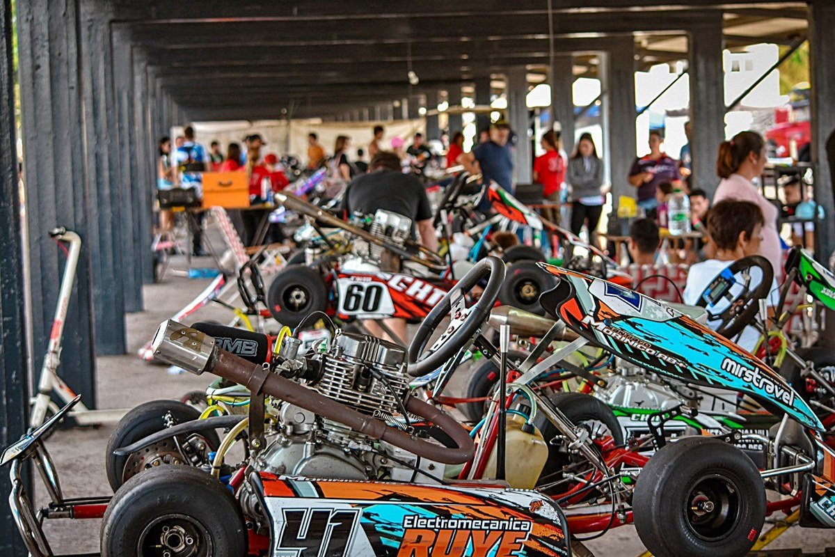 Karting Endurance e iluminaci&oacute;n nueva en el aut&oacute;dromo local.