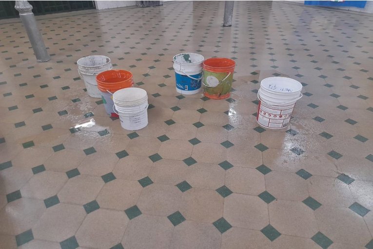 "Nos faltan baldes para todas las goteras", graficaron desde una escuela concordiense
