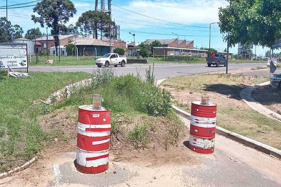 Vecinos de uno de los accesos a Concordia reclaman que se retomen las obras que se detuvieron hace un año