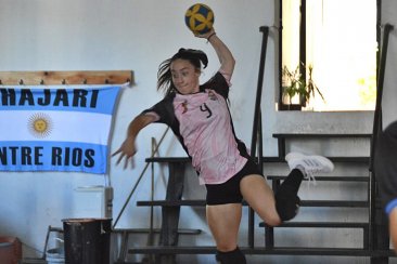 En mujeres, Vélez celebró al cantar victoria. En mujeres, Vélez celebró al cantar victoria.