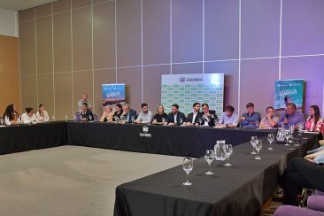 Azcué encabezó la reunión ampliada del EMCONTUR Azcué encabezó la reunión ampliada del EMCONTUR