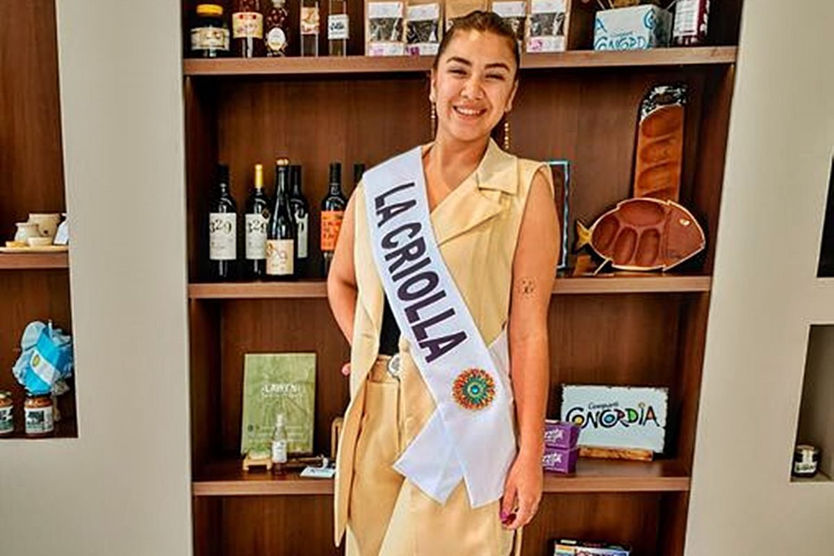 Lucia Reynoso, representa a La Criolla en la Fiesta Nacional de la Citricultura.