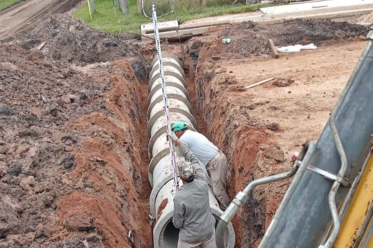 Trabajos de Mejora del Sistema de Drenaje en una avenida.