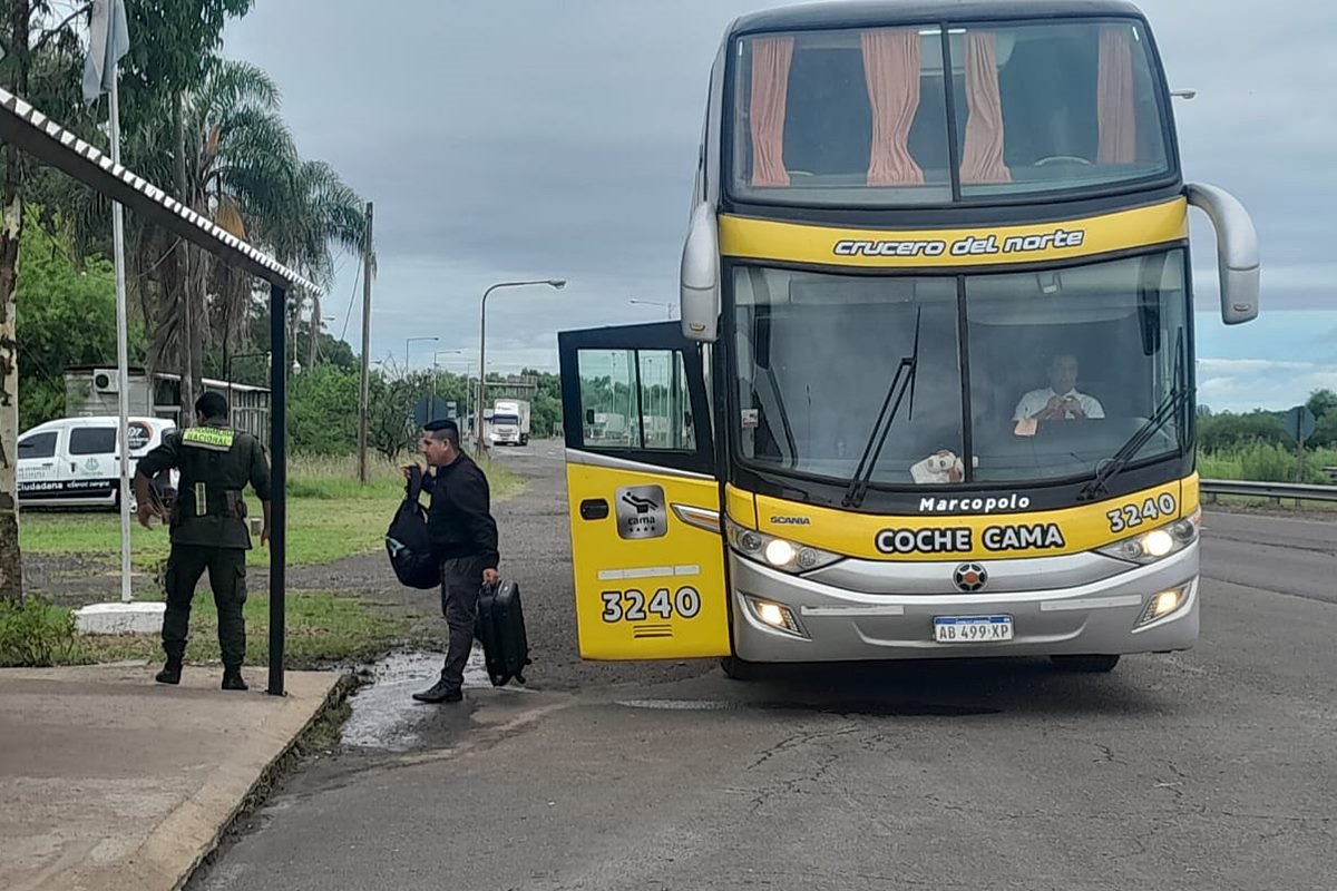 El micro finalmente pudo seguir su curso con el segundo chofer.