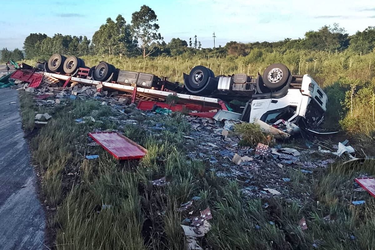 Solo se detectaron daños materiales y el conductor resultó ileso.