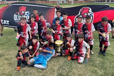 Los chicos de Olimpo festejaron su campeonato. Los chicos de Olimpo festejaron su campeonato.
