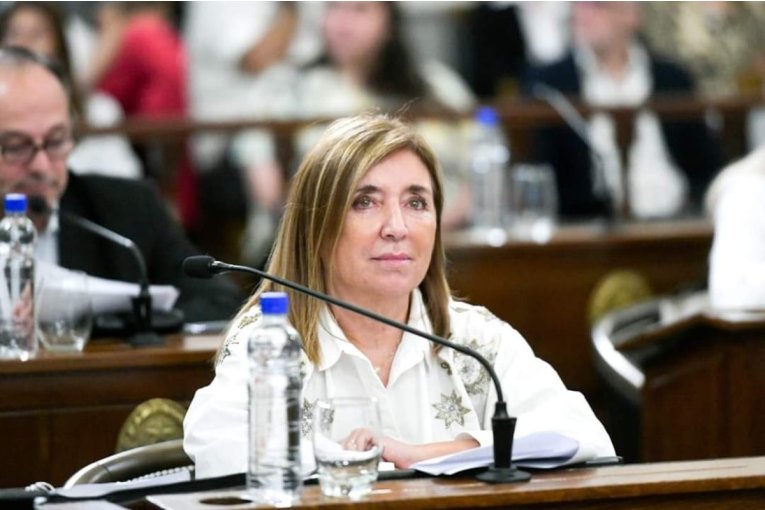 Cielo Espejo destacó al trabajador de una escuela concordiense tras 33 años de servicio