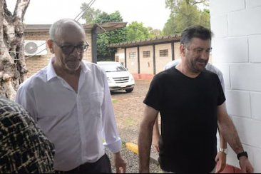Junto a su secretaria están acusados de tentativa de contrabando. Junto a su secretaria están acusados de tentativa de contrabando.