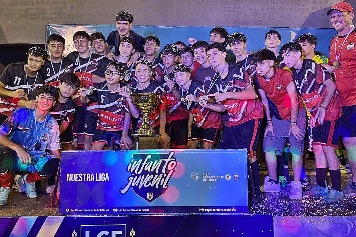 Olimpo festej&oacute; su primer lugar en una de sus categor&iacute;as.