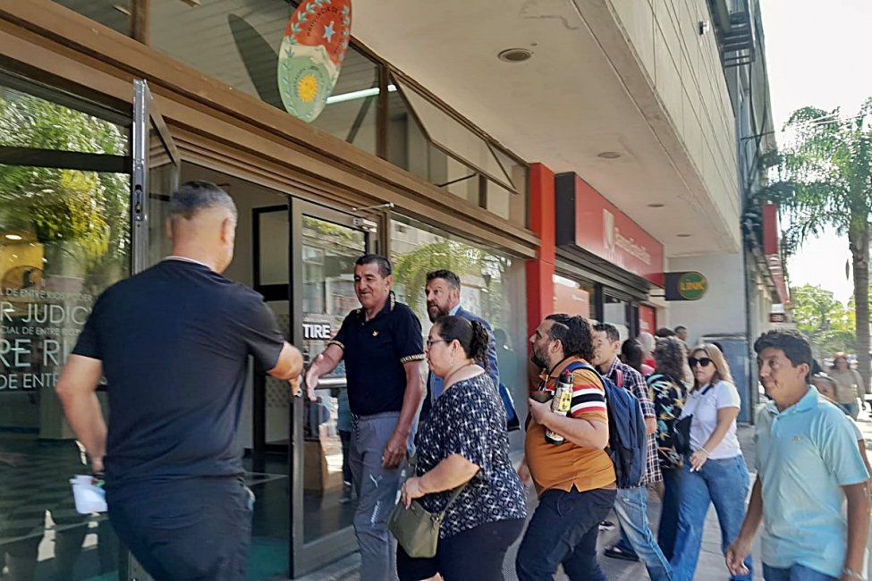 La Justicia decidió frenar por varios meses el desalojo de los terrenos en Pampa Soler