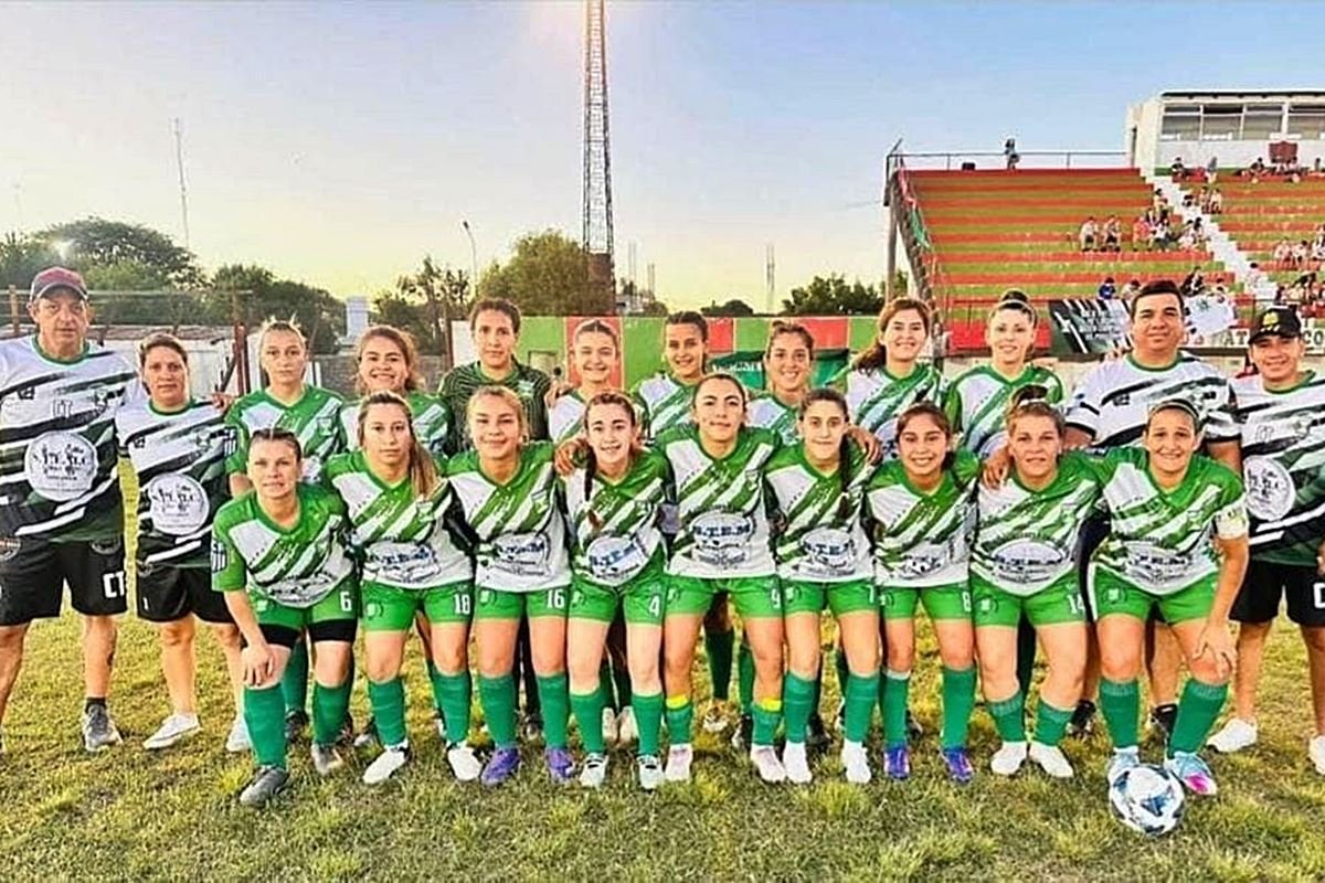 Las chicas de Estudiantes de Concordia en su debut.
