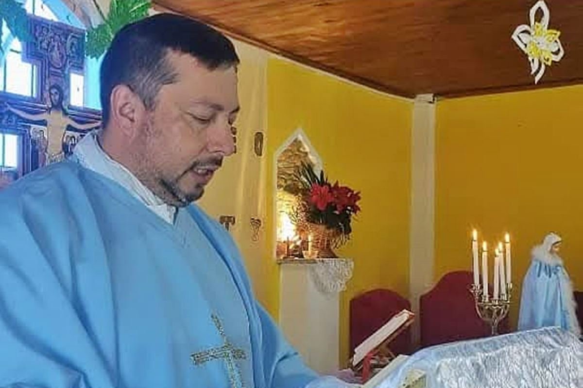 Padre Pablo Mendez, párroco de la Iglesia San Isidro labrador.