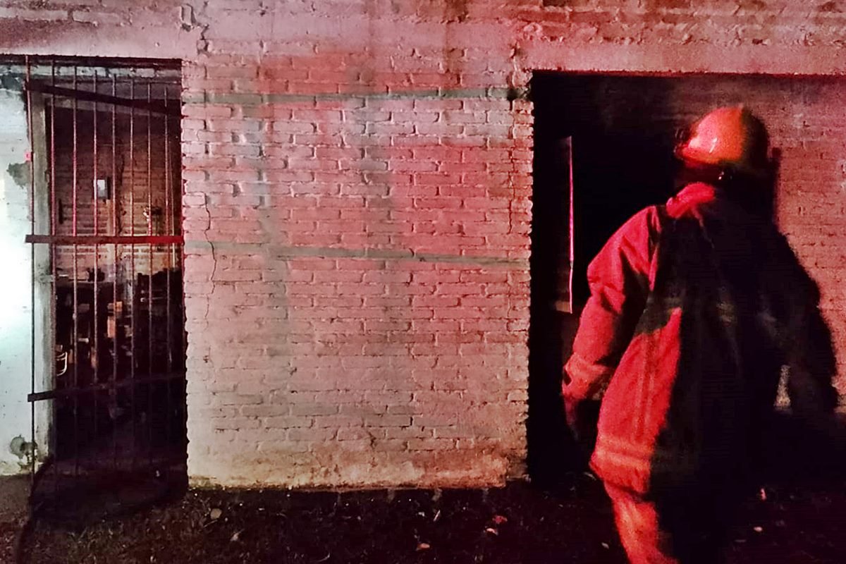 El fuego provoc&oacute; importantes p&eacute;rdidas materiales