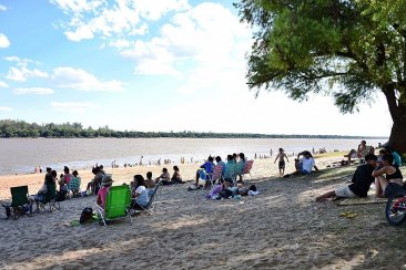 Shows en vivo en Playa Los Sauces. Shows en vivo en Playa Los Sauces.