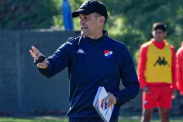 Victor Bernay dejó de ser entrenador en el fútbol guarani. Victor Bernay dejó de ser entrenador en el fútbol guarani.