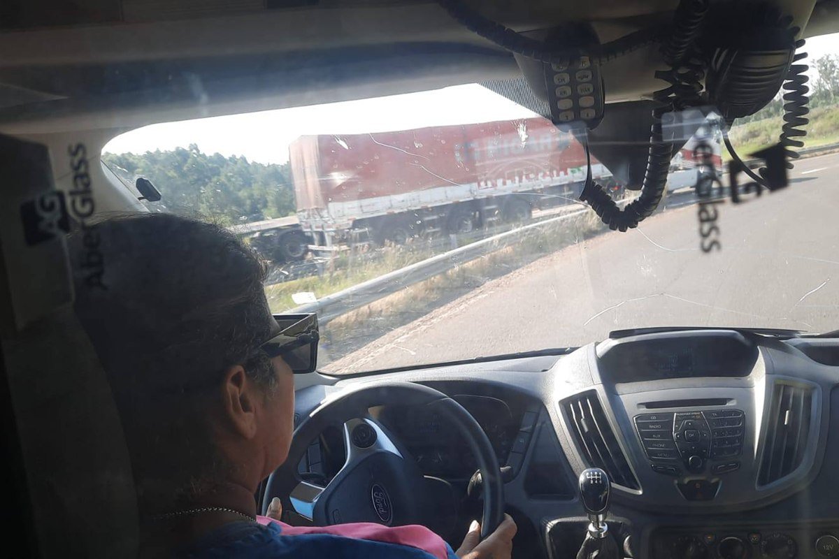 Roxana debió conducir desde San Salvador hasta Concordia con su hija.