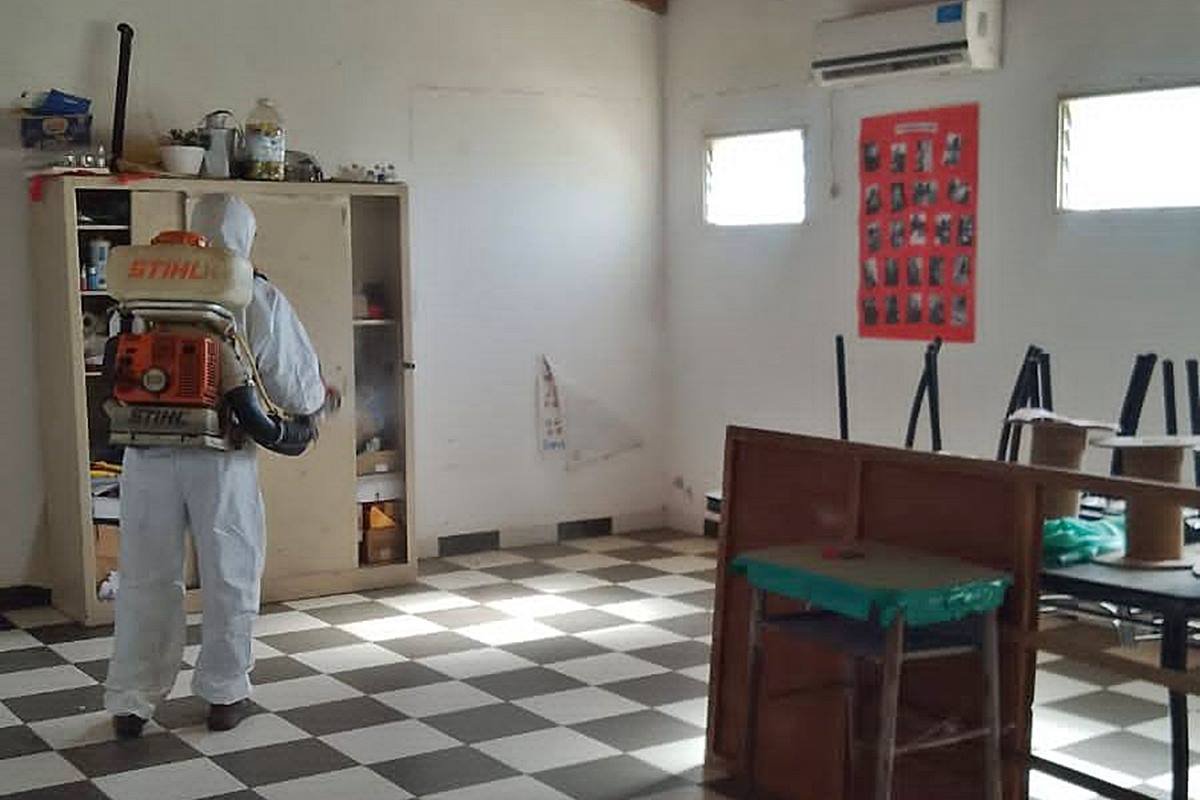 Comenz&oacute; la fumigaci&oacute;n en las escuelas de Los Charr&uacute;as.