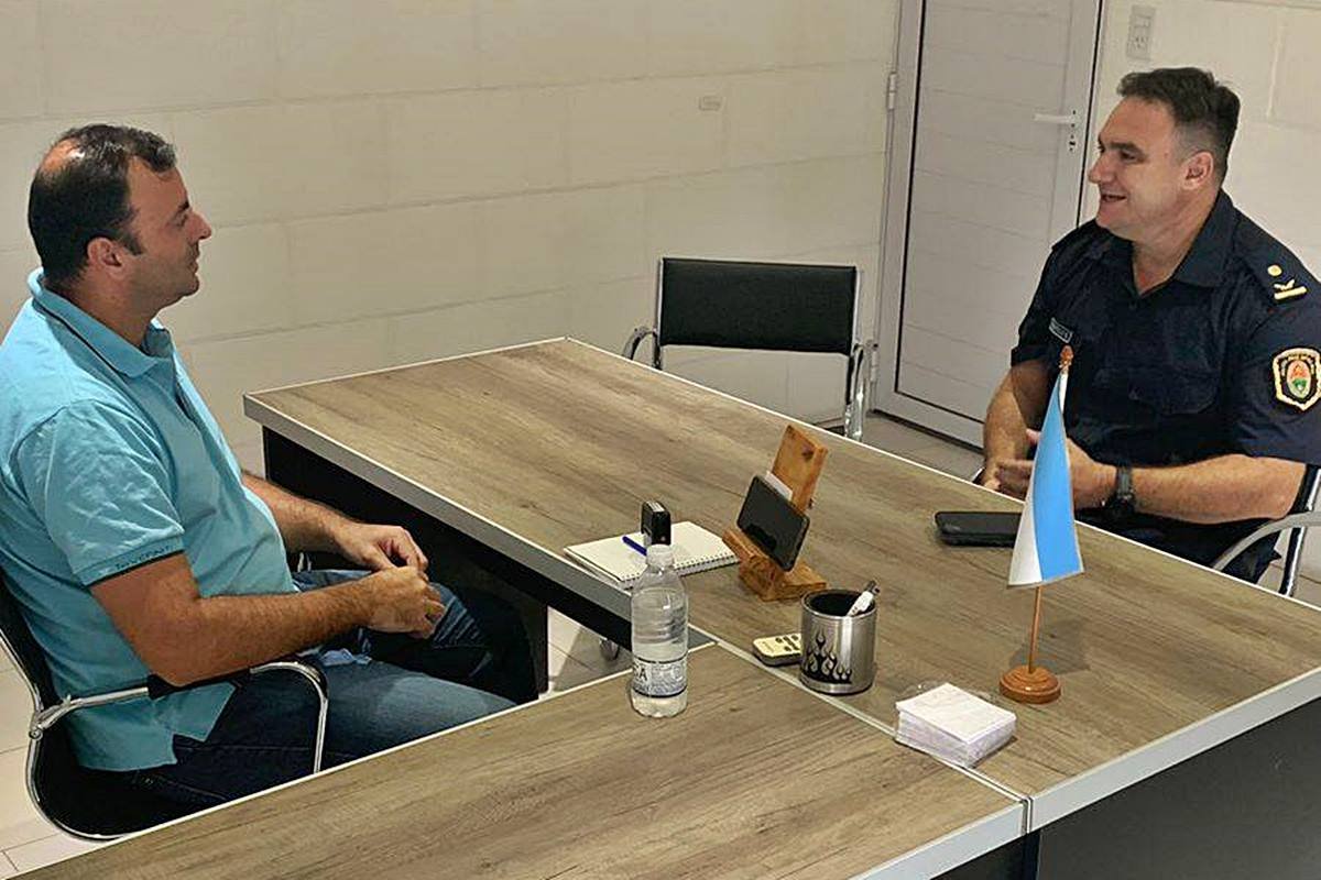 Benitez recibió a Rosatelli en su despacho. Benitez recibió a Rosatelli en su despacho.
