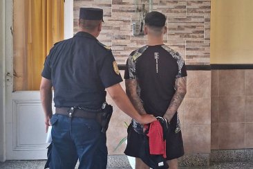 Vittori, cuando era ingresado a la Jefatura Departamental de Policía Vittori, cuando era ingresado a la Jefatura Departamental de Policía