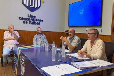 Larocca fue reelegido nuevamente por 3 años al frente de la liga de futbol. Larocca fue reelegido nuevamente por 3 años al frente de la liga de futbol.