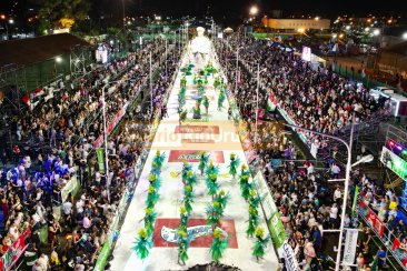 Emperatriz volvió a ser coronada campeona en el carnaval de Concordia Emperatriz volvió a ser coronada campeona en el carnaval de Concordia