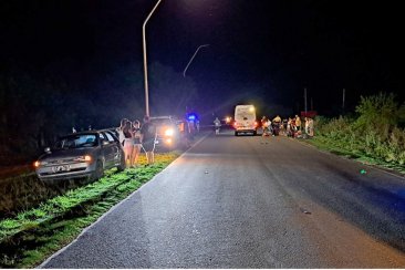 El automóvil era manejado por otro joven de 18 años. El automóvil era manejado por otro joven de 18 años.