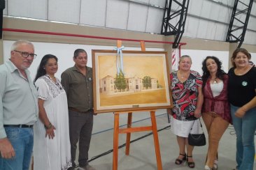 Mattios segunda desde el costado derecho de la foto. Mattios segunda desde el costado derecho de la foto.