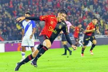 Leonel jugando para Melgar en Perú Leonel jugando para Melgar en Perú