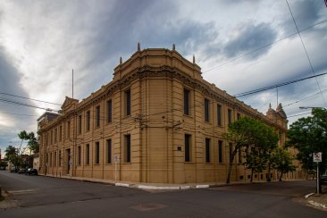 La escuela adoptó medidas especiales de prevención ante el calor. La escuela adoptó medidas especiales de prevención ante el calor.