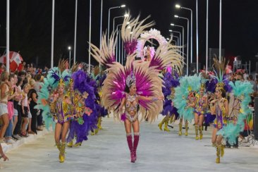 Más de 200 personas trabajaron cada noche del carnaval. Más de 200 personas trabajaron cada noche del carnaval.
